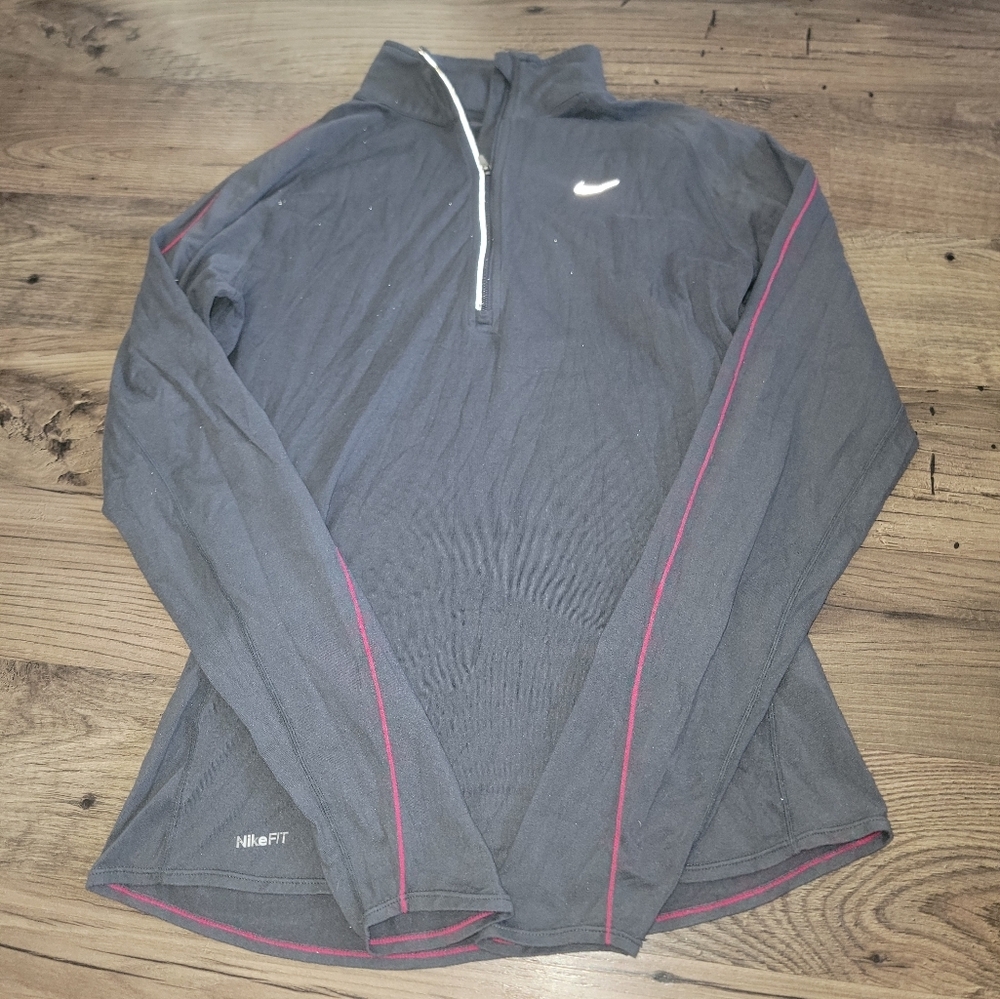 Nike fit dry 1/3 zip long sleeve size medium